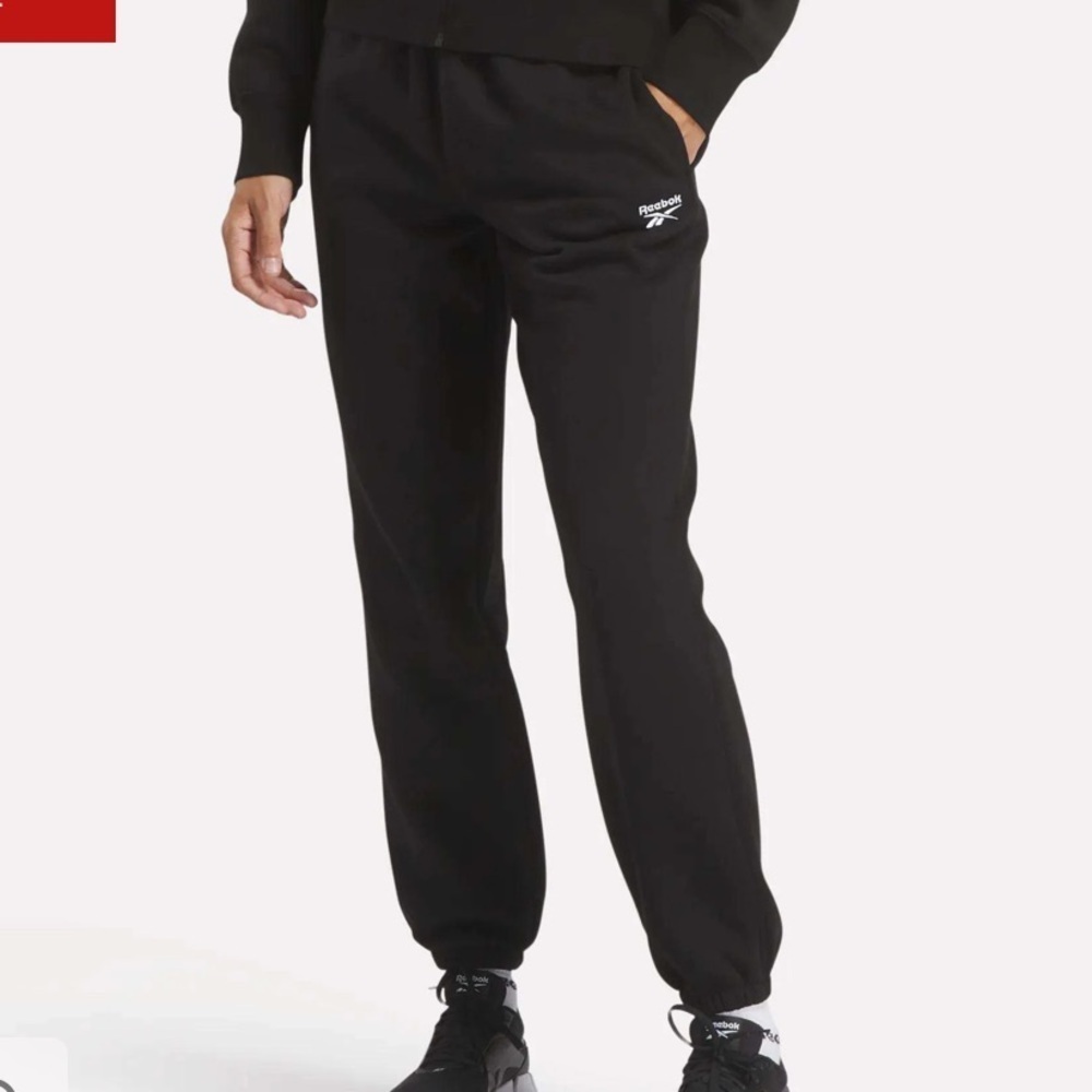 Reebok
Women's Medium Vector Sweatpants - Picture 2 of 4